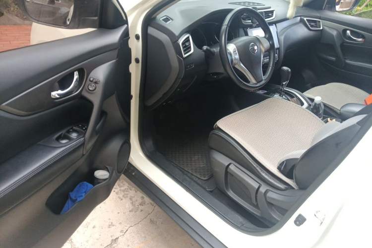 Used Nissan X-Trail 2014 2.0L CVT Comfort Edition 2WD Driver Seat