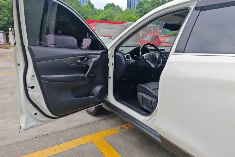 Used Nissan X-Trail 2014 2.0L CVT Comfort Edition 2WD Driver Seat