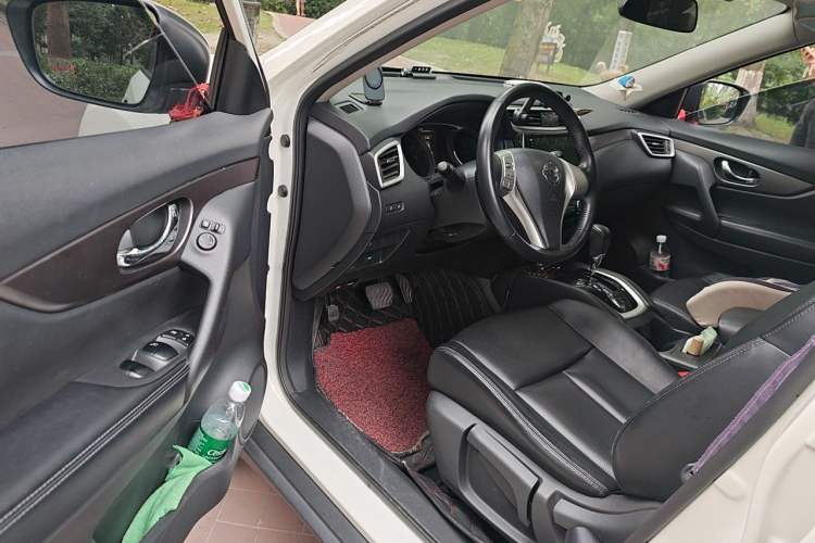 Used Nissan X-Trail 2014 2.0L CVT Comfort Edition 2WD Driver Seat