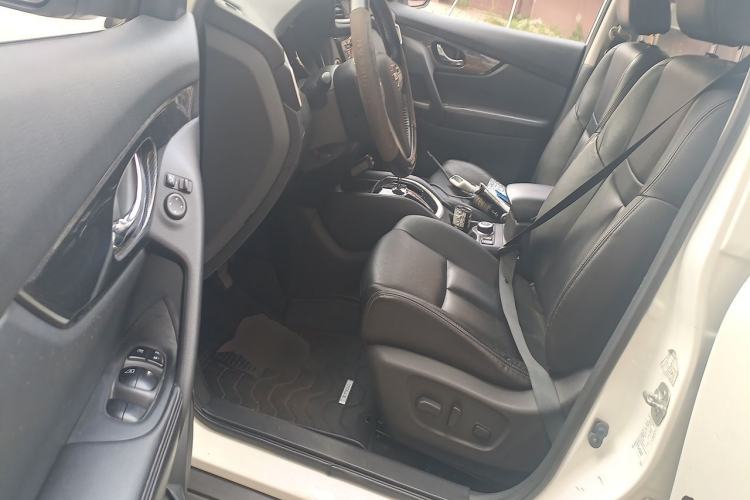 Used Nissan X-Trail 2014 2.5L CVT Luxury Edition 4WD Driver Seat