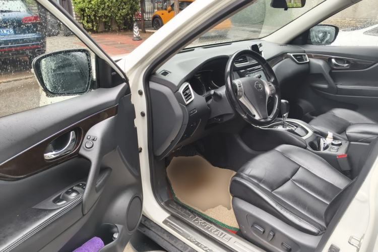 Used Nissan X-Trail 2014 2.5L CVT Ultimate Edition 4WD Driver Seat