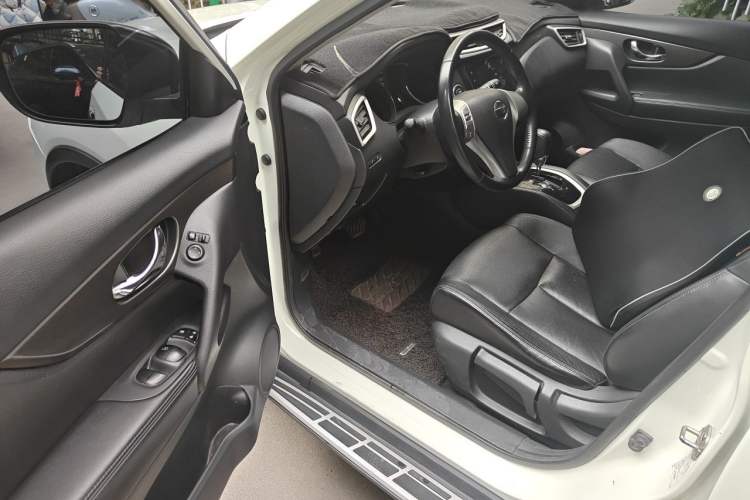 Used Nissan X-Trail 2014 2.0L CVT Comfort Edition 2WD Driver Seat
