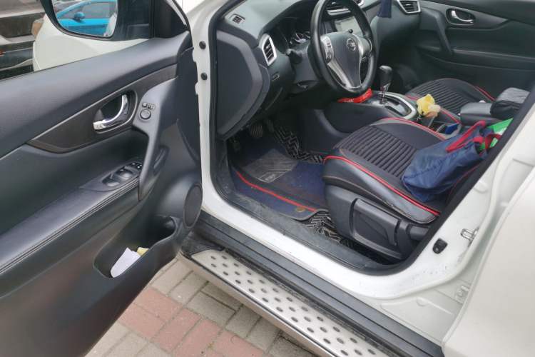 Used Nissan X-Trail 2014 2.0L CVT Comfort Edition 2WD Driver Seat
