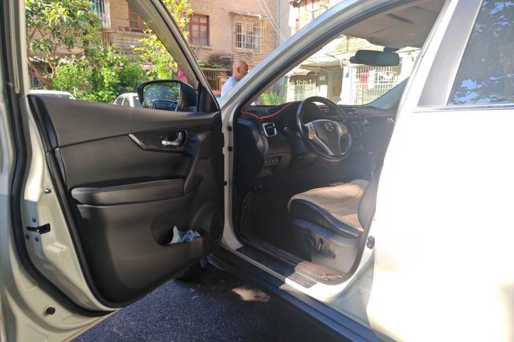 Used Nissan X-Trail 2014 2.5L CVT Leading Edition 4WD Driver Seat