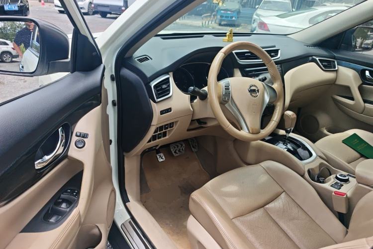 Used Nissan X-Trail 2014 2.5L CVT Luxury Edition 4WD Driver Seat