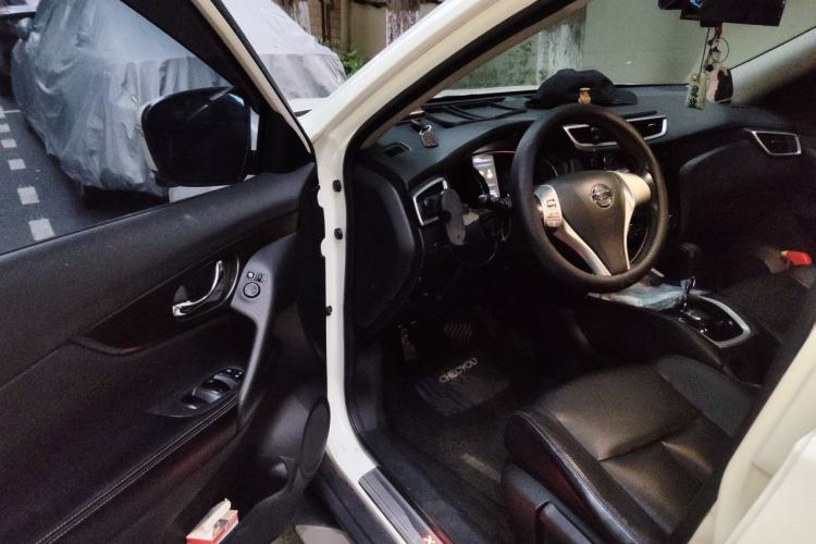 Used Nissan X-Trail 2014 2.0L CVT Comfort Edition 2WD Driver Seat