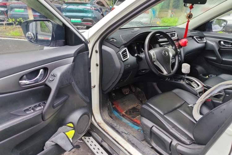 Used Nissan X-Trail 2014 2.0L CVT Comfort Edition 2WD Driver Seat