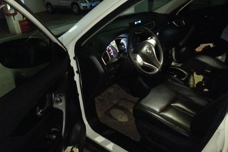 Used Nissan X-Trail 2014 2.5L CVT Luxury Edition 4WD Driver Seat