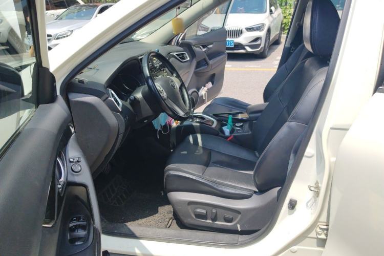 Used Nissan X-Trail 2014 2.5L CVT Luxury Edition 4WD Driver Seat