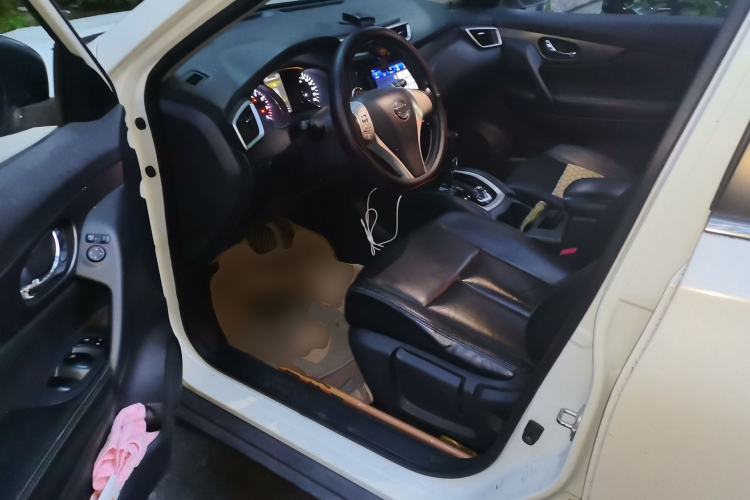 Used Nissan X-Trail 2014 2.0L CVT Comfort Edition 2WD Driver Seat