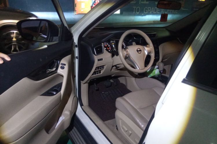 Used Nissan X-Trail 2014 2.5L CVT Luxury Edition 4WD Driver Seat
