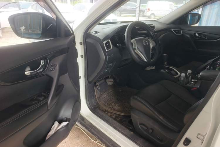 Used Nissan X-Trail 2014 2.5L CVT Luxury Edition 4WD Driver Seat