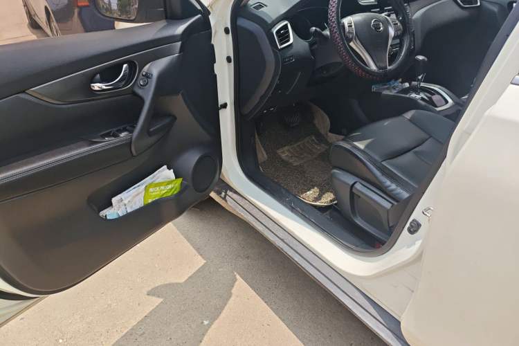 Used Nissan X-Trail 2014 2.0L CVT Smart Edition 2WD Driver Seat