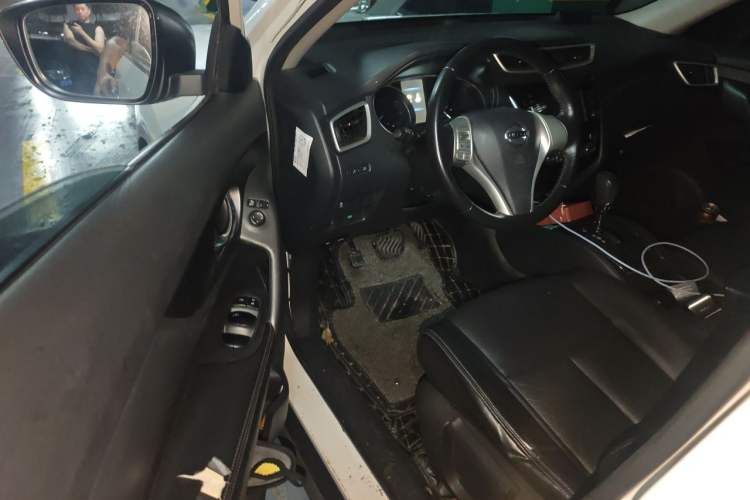 Used Nissan X-Trail 2014 2.0L CVT Comfort Edition 2WD Driver Seat