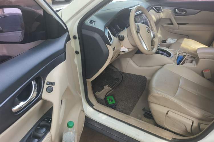 Used Nissan X-Trail 2014 2.0L CVT Comfort Edition 2WD Driver Seat