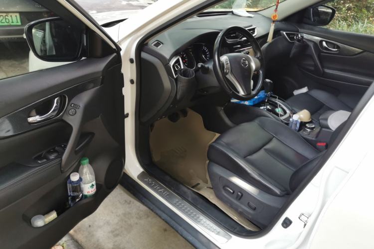 Used Nissan X-Trail 2014 2.5L CVT Leading Edition 4WD Driver Seat