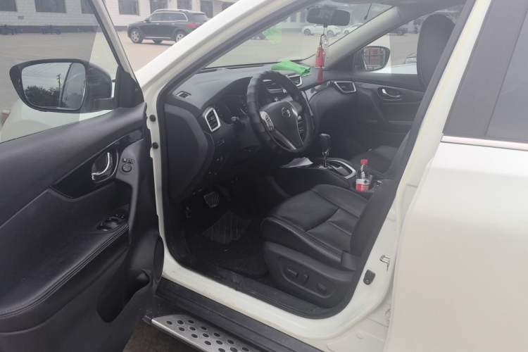 Used Nissan X-Trail 2014 2.5L CVT Luxury Edition 4WD Driver Seat