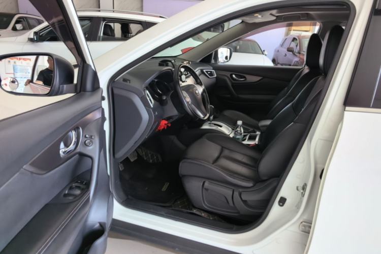Used Nissan X-Trail 2014 2.0L CVT Comfort Edition 2WD Driver Seat