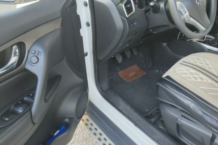 Used Nissan X-Trail 2014 2.0L Manual Fashion Edition 2WD Driver Seat