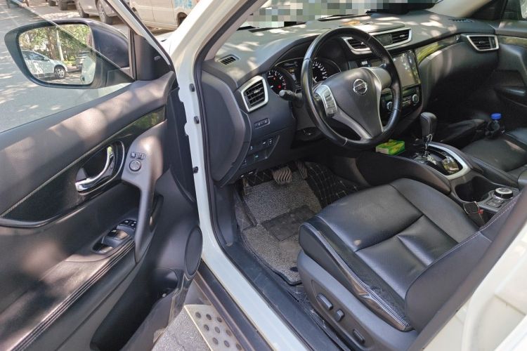 Used Nissan X-Trail 2014 2.5L CVT Luxury Edition 4WD Driver Seat