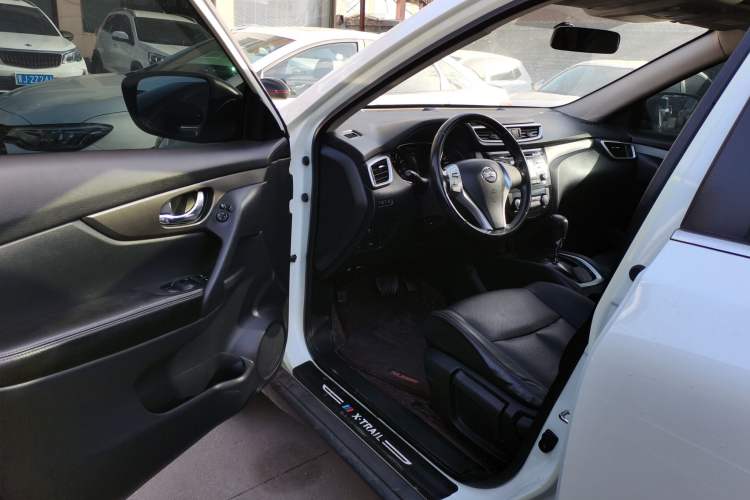 Used Nissan X-Trail 2014 2.0L CVT Comfort Edition 2WD Driver Seat