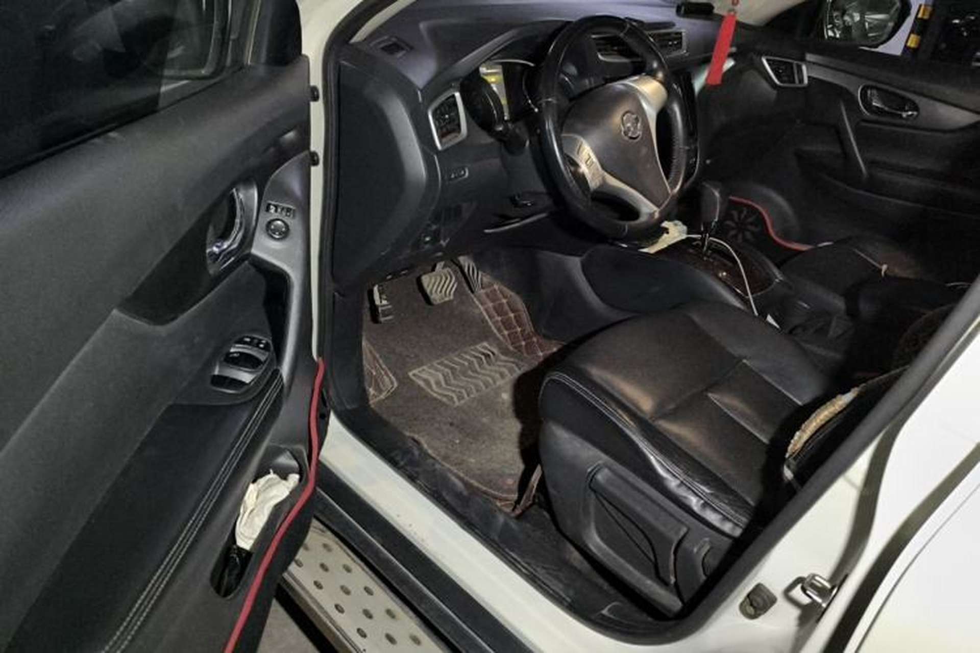 Used Nissan X-Trail 2014 2.0L CVT Comfort Edition 2WD Driver Seat