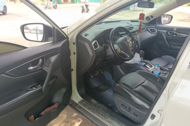 Used Nissan X-Trail 2014 2.5L CVT Luxury Edition 4WD Driver Seat
