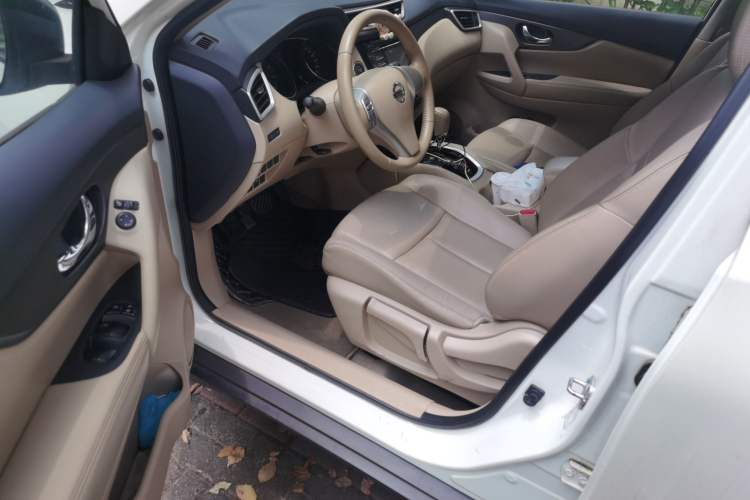 Used Nissan X-Trail 2014 2.0L CVT Comfort Edition 2WD Driver Seat