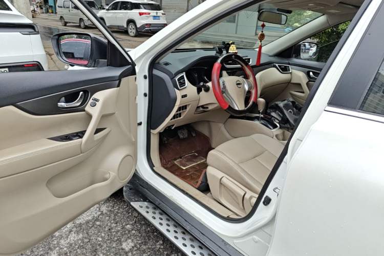 Used Nissan X-Trail 2014 2.0L CVT Comfort Edition 2WD Driver Seat