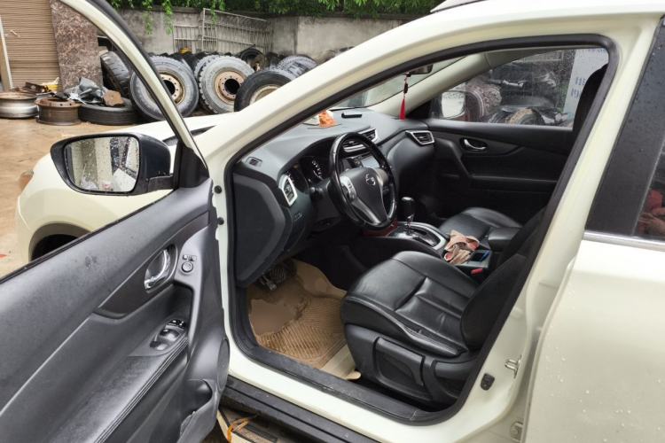 Used Nissan X-Trail 2014 2.0L CVT Comfort Edition 2WD Driver Seat