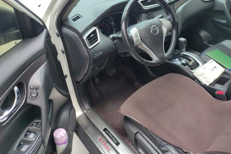 Used Nissan X-Trail 2014 2.0L CVT Comfort Edition 2WD Driver Seat