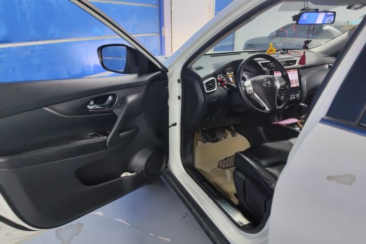 Used Nissan X-Trail 2014 2.0L CVT Comfort Edition 2WD Driver Seat