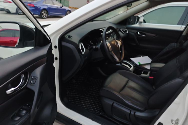 Used Nissan X-Trail 2014 2.0L CVT Comfort Edition 2WD Driver Seat