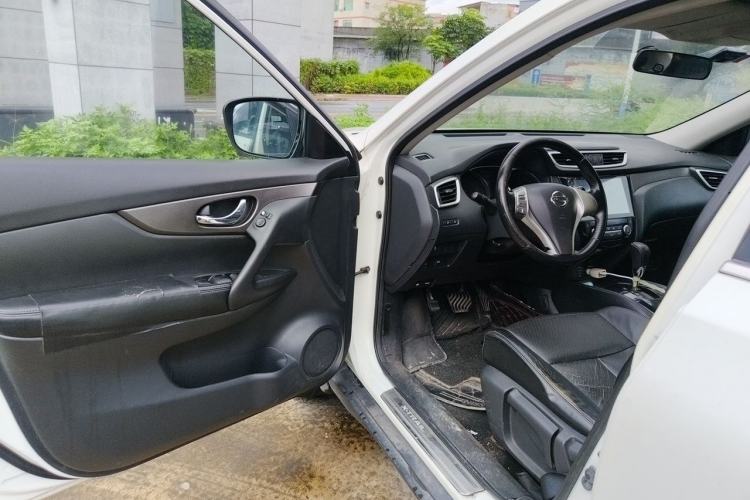 Used Nissan X-Trail 2014 2.0L CVT Comfort Edition 2WD Driver Seat