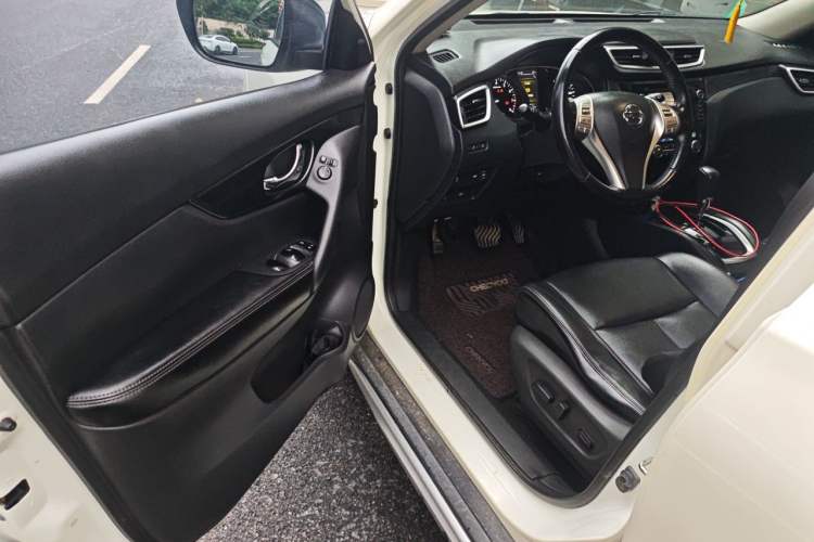 Used Nissan X-Trail 2014 2.5L CVT Luxury Edition 4WD Driver Seat
