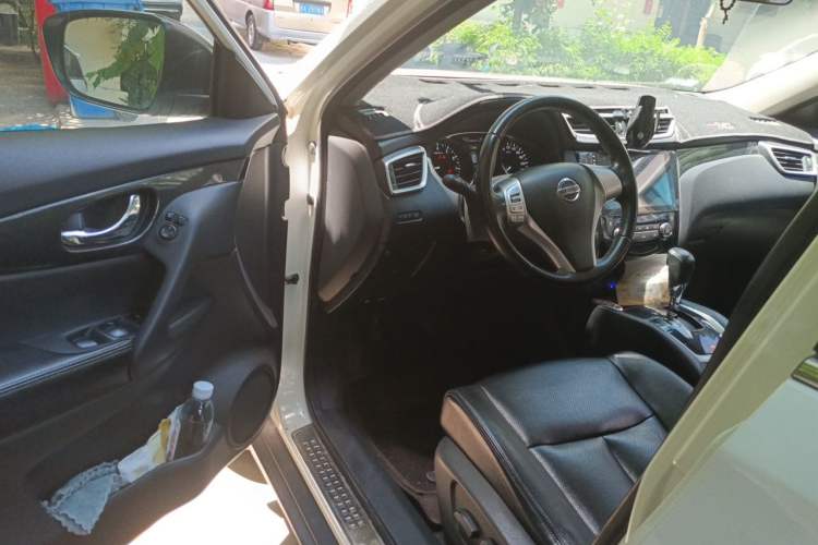 Used Nissan X-Trail 2014 2.5L CVT Luxury Edition 4WD Driver Seat