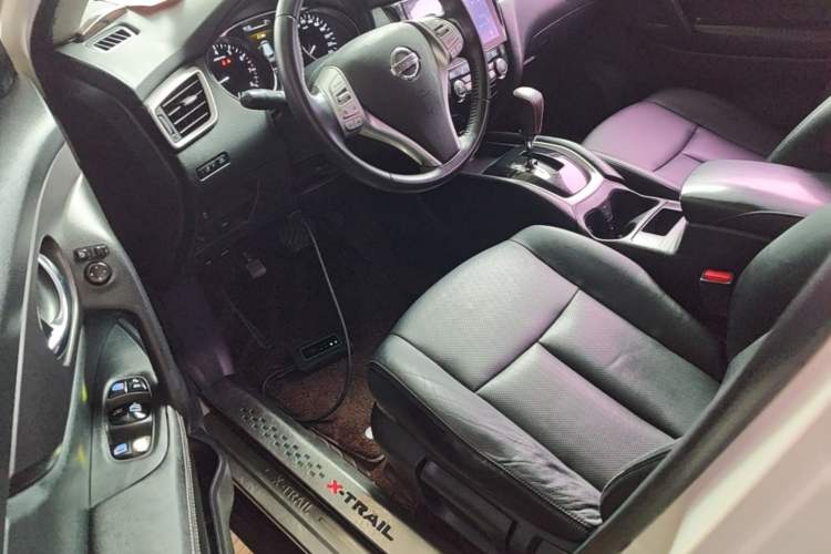 Used Nissan X-Trail 2014 2.0L CVT Comfort Edition 2WD Driver Seat