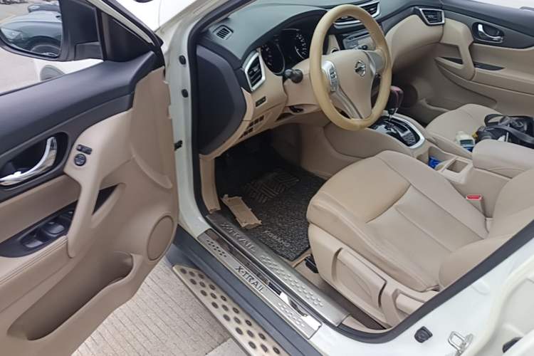 Used Nissan X-Trail 2014 2.0L CVT Comfort Edition 2WD Driver Seat