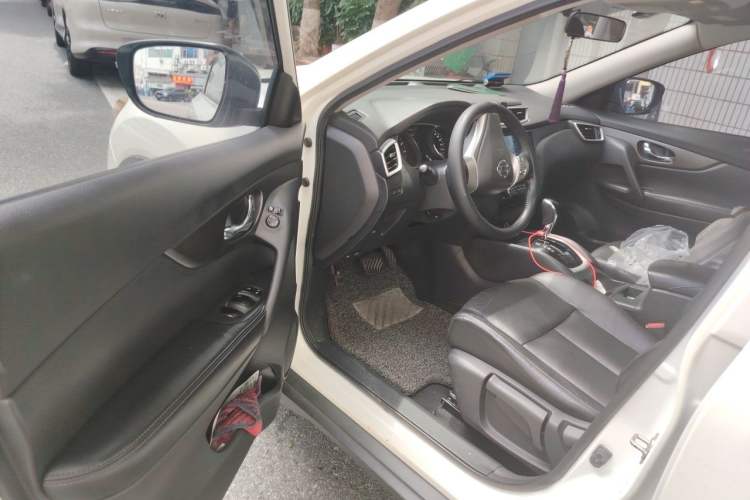 Used Nissan X-Trail 2014 2.0L CVT Comfort Edition 2WD Driver Seat