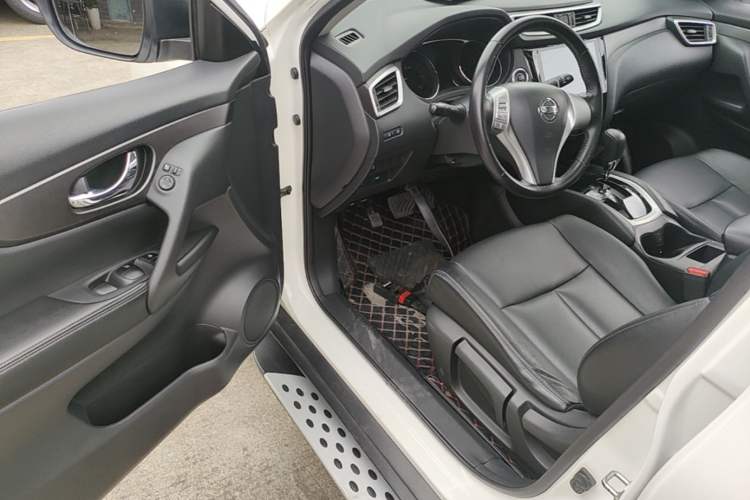 Used Nissan X-Trail 2014 2.0L CVT Comfort Edition 2WD Driver Seat