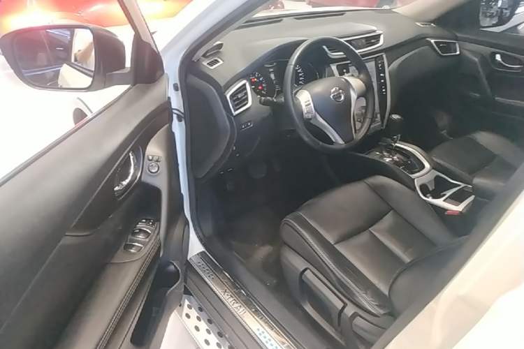 Used Nissan X-Trail 2014 2.0L CVT Comfort Edition 2WD Driver Seat