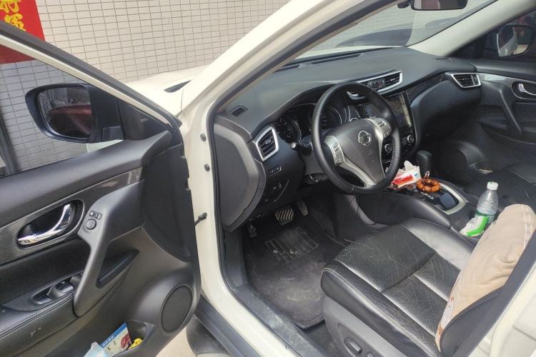 Used Nissan X-Trail 2014 2.5L CVT Luxury Edition 4WD Driver Seat