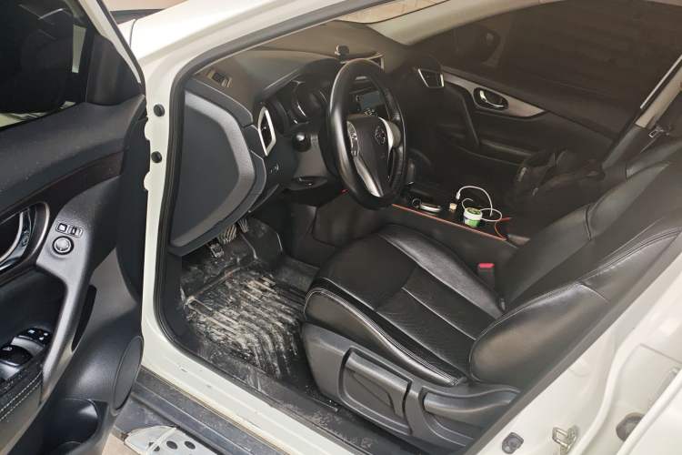 Used Nissan X-Trail 2014 2.0L CVT Comfort Edition 2WD Driver Seat