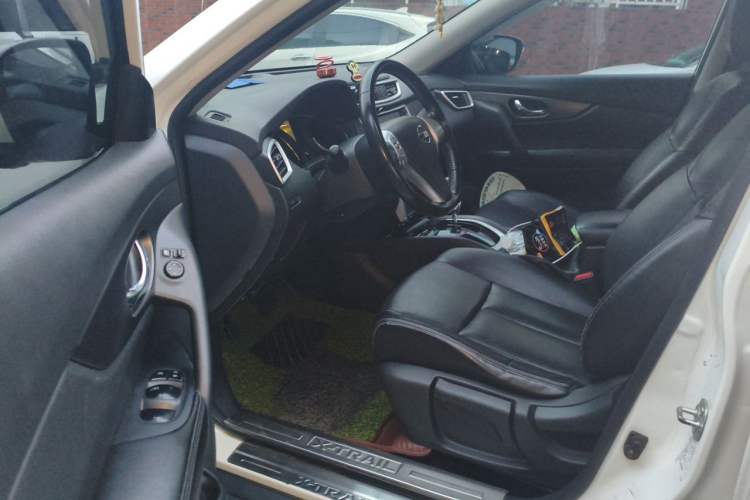 Used Nissan X-Trail 2014 2.0L CVT Comfort Edition 2WD Driver Seat