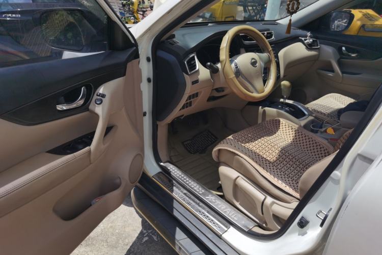 Used Nissan X-Trail 2014 2.0L CVT Comfort Edition 2WD Driver Seat
