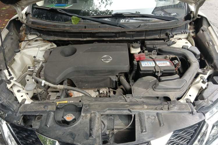 Used Nissan X-Trail 2014 2.5L CVT Luxury Edition 4WD Engine Bay