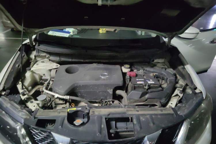 Used Nissan X-Trail 2014 2.5L CVT Leading Edition 4WD Engine Bay