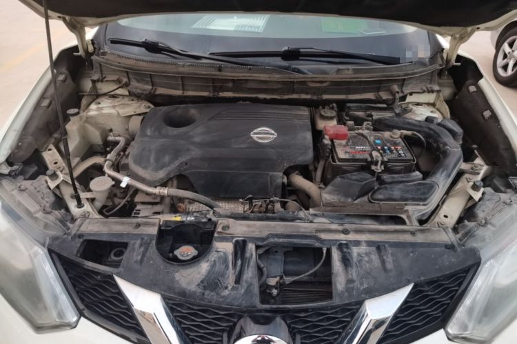 Used Nissan X-Trail 2014 2.5L CVT Ultimate Edition 4WD Engine Bay