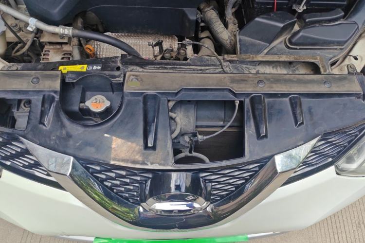 Used Nissan X-Trail 2014 2.5L CVT Luxury Edition 4WD Engine Bay