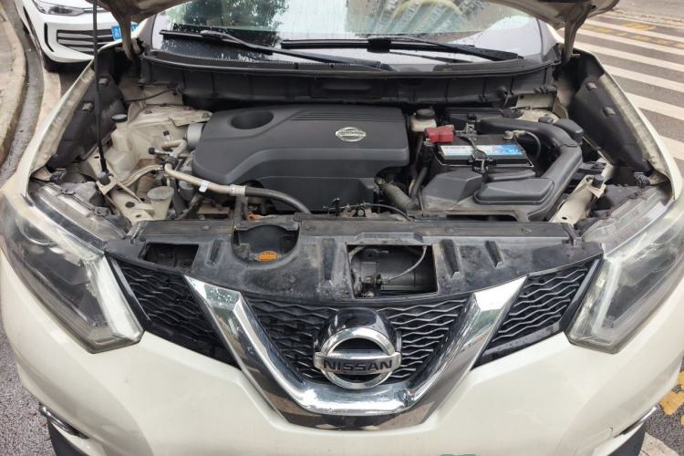 Used Nissan X-Trail 2014 2.5L CVT Leading Edition 4WD Engine Bay